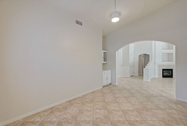 Building Photo - Beautiful 3 Bedroom Single Story Home in A...