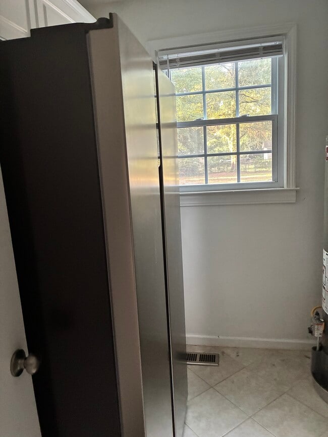 Building Photo - 906 Cherokee Rd