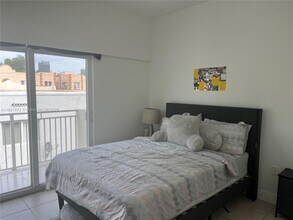 Building Photo - 1020 SW 4th St