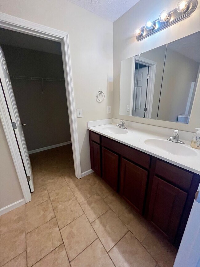 Building Photo - Quiet Neighborhood Charm with Everyday Con...