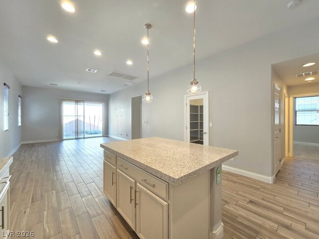 Building Photo - 8090 Ancient Oaks Ave