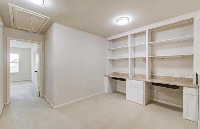 Building Photo - 14555 Gleaming Rose Dr