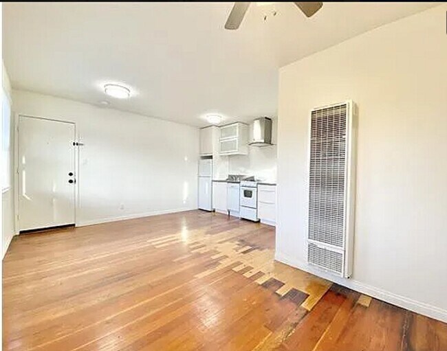 Building Photo - 2835 Huron St