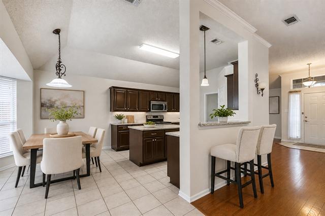 Building Photo - 2306 St Albens Pl