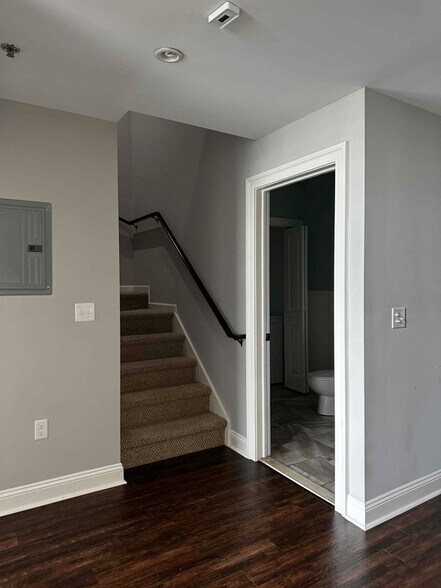 Building Photo - 970 Ridge Ave