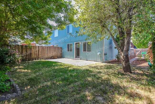 Building Photo - 2642 NE 1st Dr