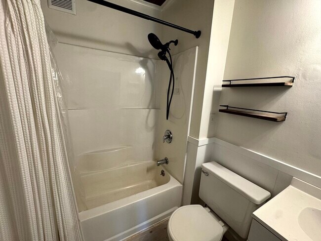 Building Photo - 195 Court St