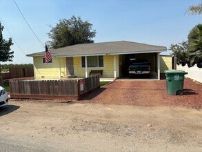 Building Photo - Updated charm and space in this 2 bedroom ...