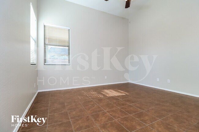 Building Photo - 5411 S Dove Hollow