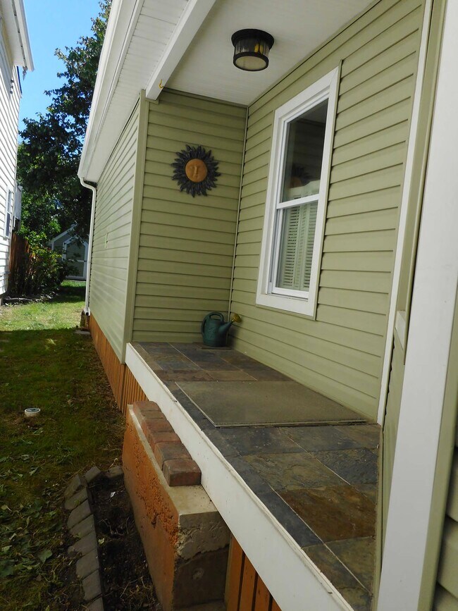 Building Photo - 608 Green St