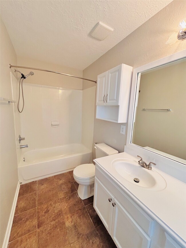 Building Photo - 8134 Sanders Forest Ct