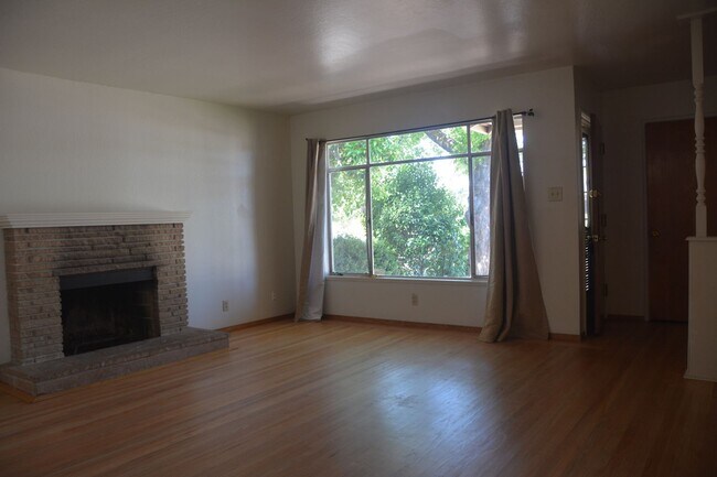 Building Photo - 3809 Lassen Dr