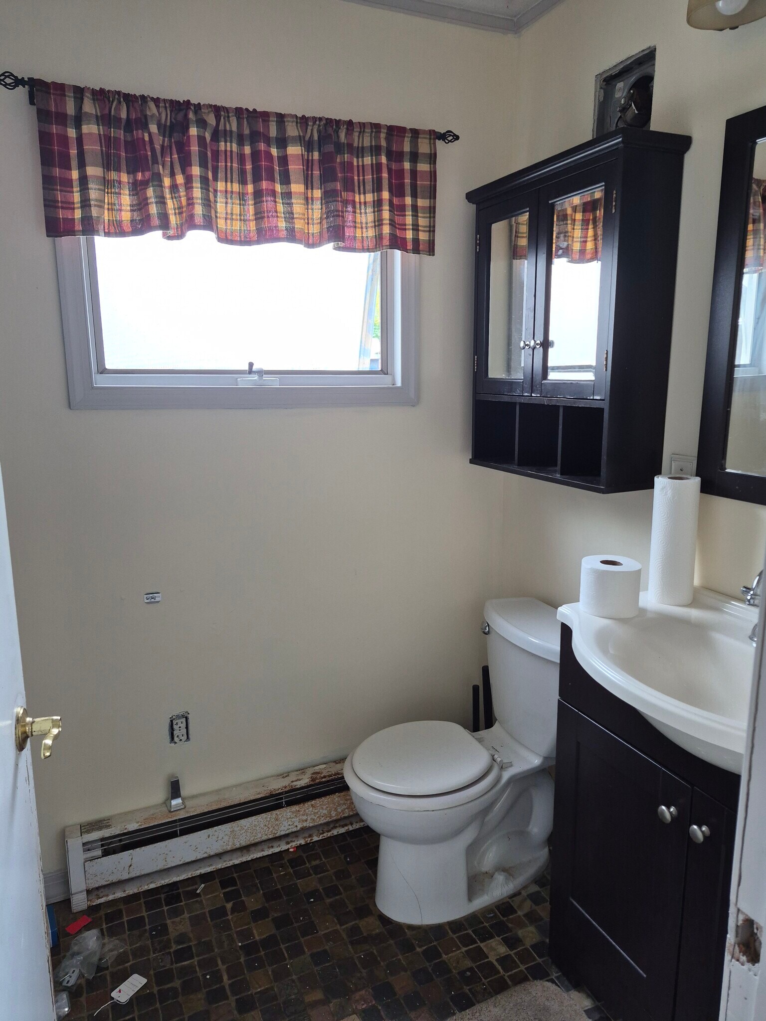 1st FL Bathroom - 1744 W Market St