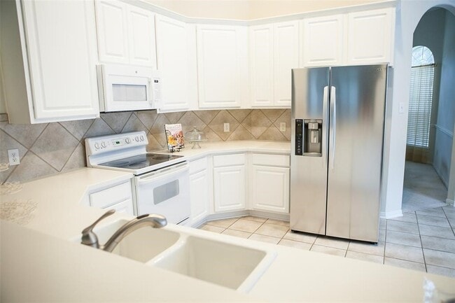 Building Photo - 3334 Worthington Dr