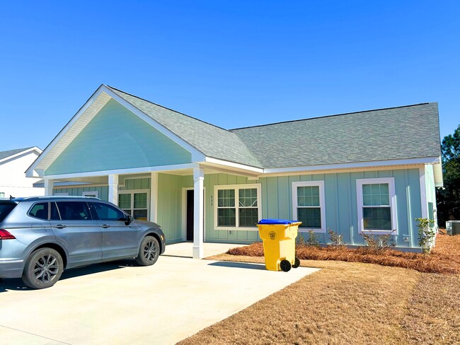 Building Photo - 233 Firefly Ln