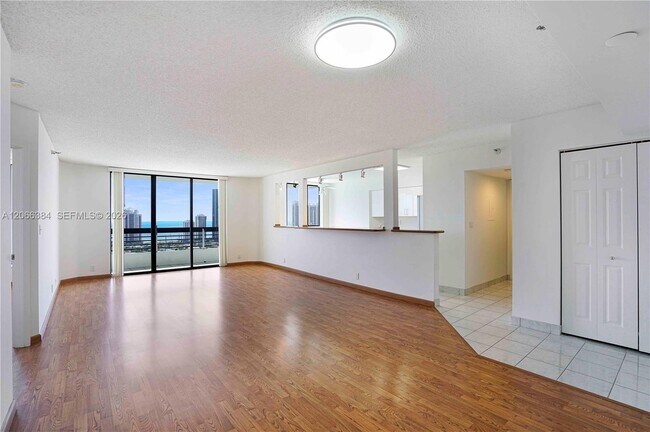 Building Photo - 3530 Mystic Pointe Dr