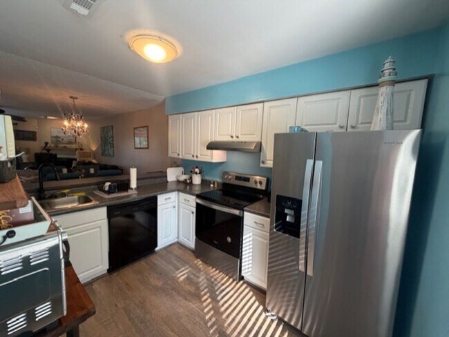Building Photo - 801 Seawinds Ln