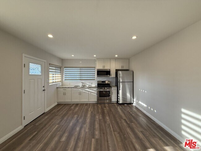 Primary Photo - 2012 S Holt Ave