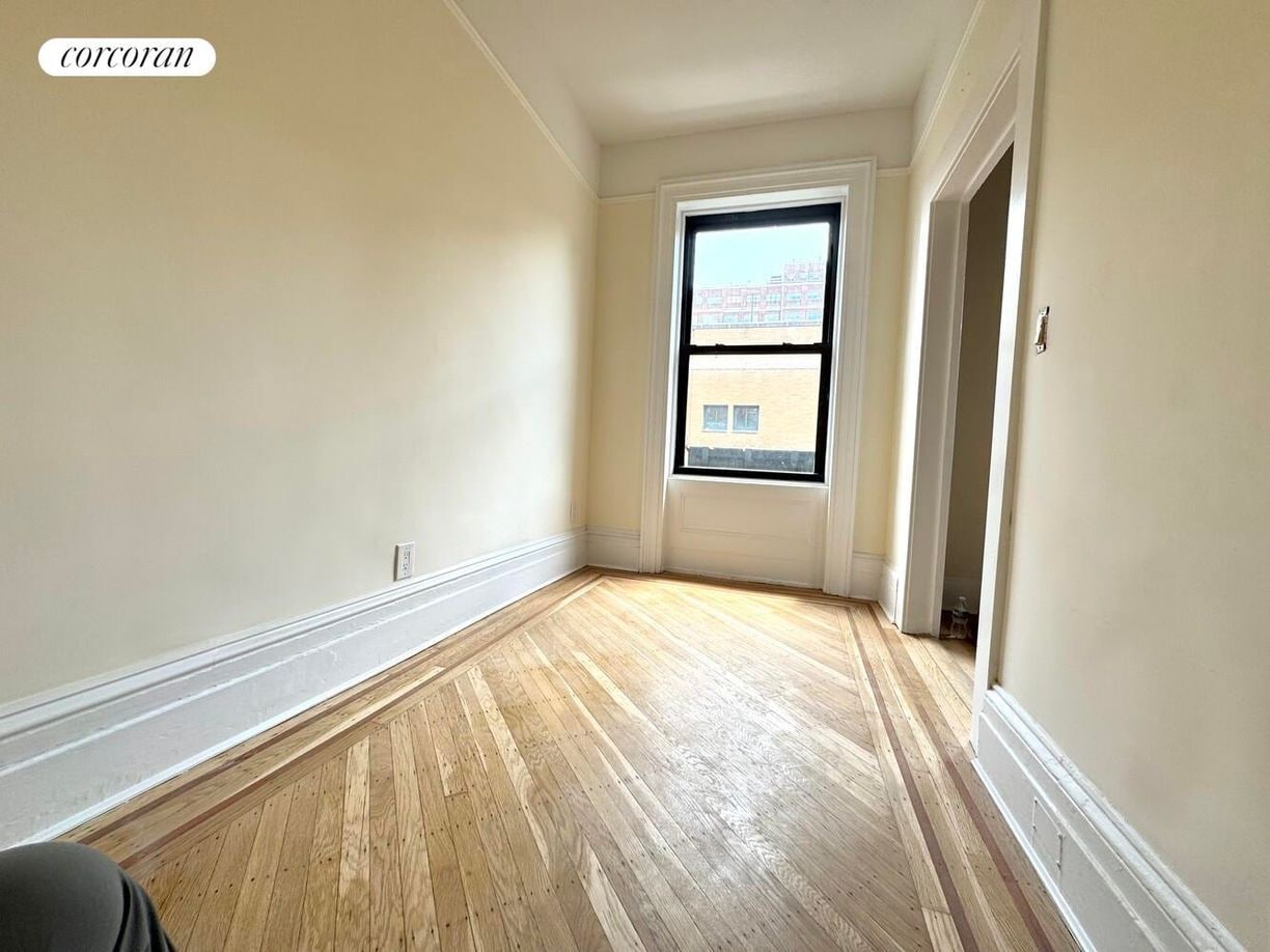 Building Photo - 331 W 18th St