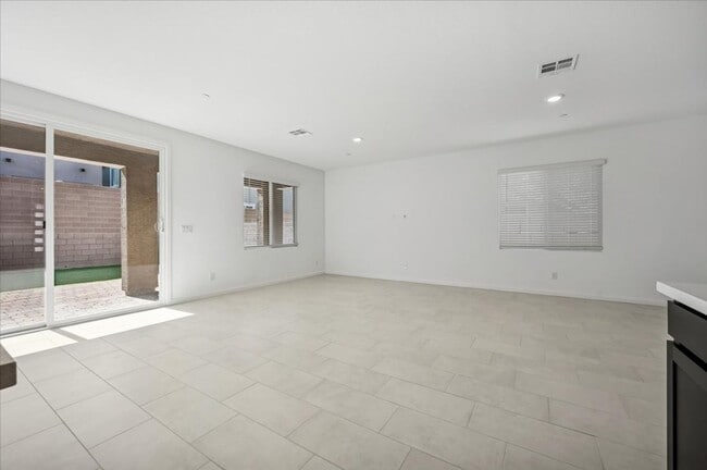 Building Photo - Beautiful New Home in Black Mountain Planned Community