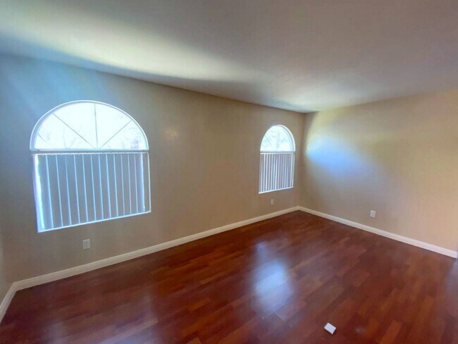 Building Photo - Spacious 1st Floor Condo at The Lakes