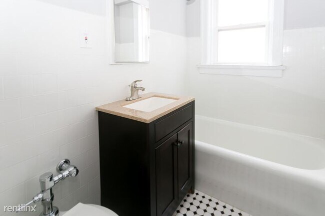 Building Photo - 6748 N Ashland Ave