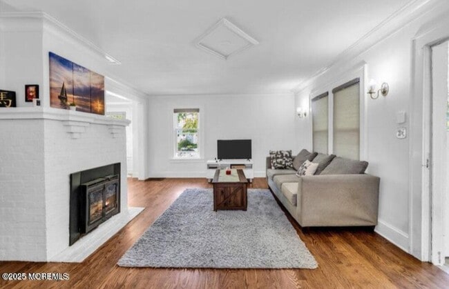 Building Photo - 208 E Bergen Pl