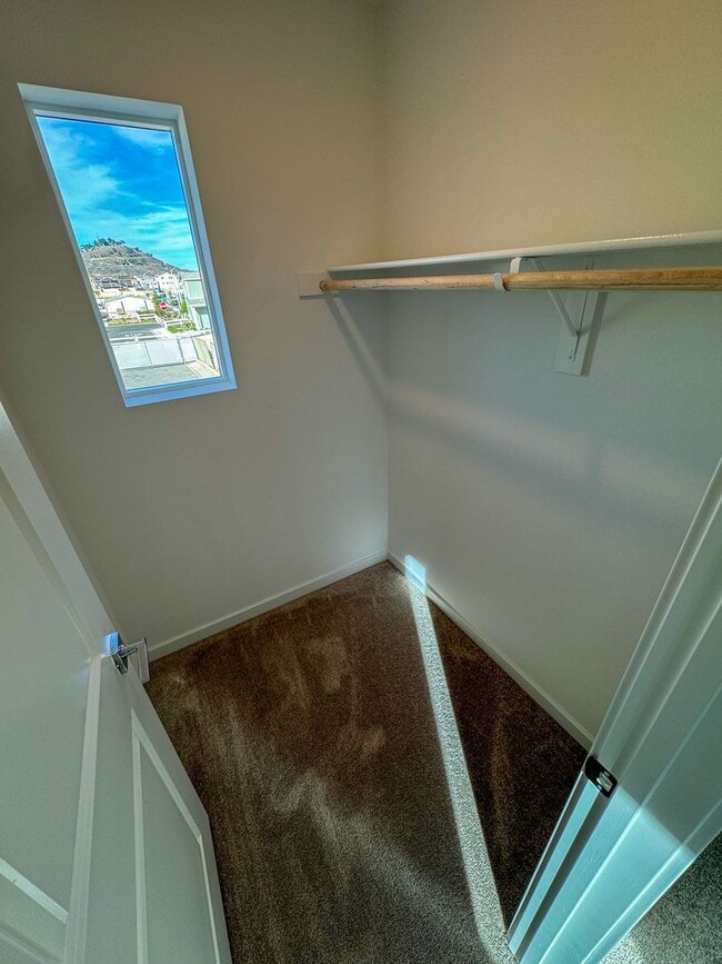 Building Photo - 5 bedroom Murrieta home for LEASE!