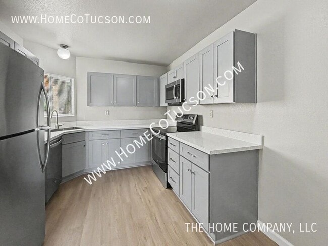 Building Photo - 5108 N Avenida Primera