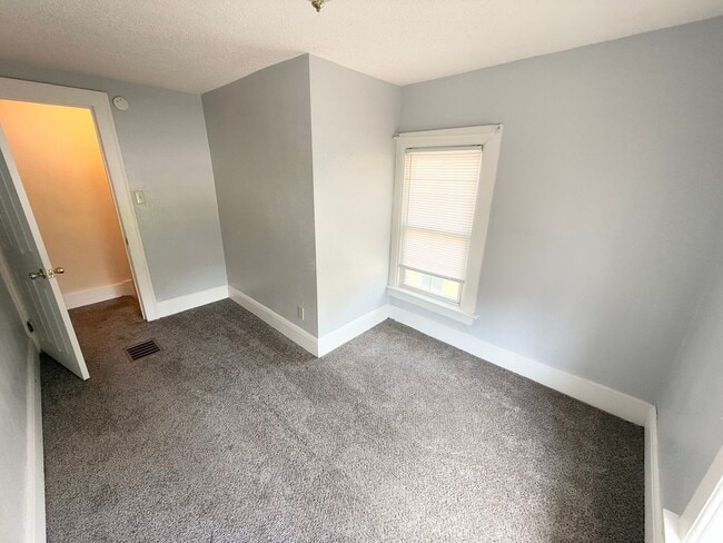 Building Photo - 1327 Corby Blvd