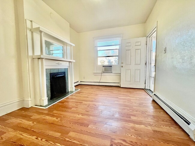 Building Photo - Available in December! Charming 2 bedroom 1 bath ranch style duplex