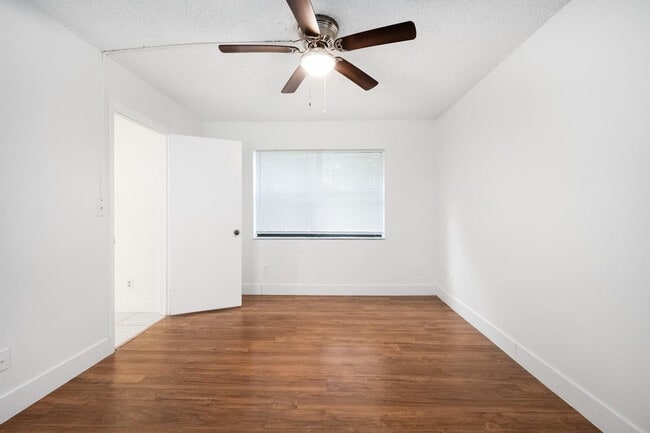 Building Photo - 15805 W Waterside Cir