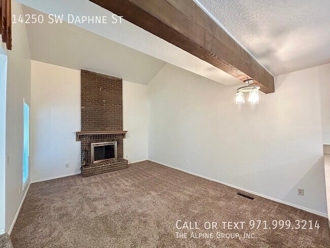 Building Photo - 14250 SW Daphne St