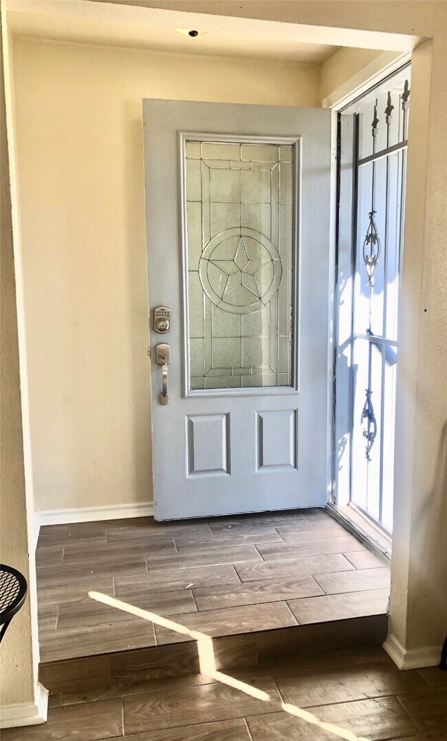 Building Photo - 6310 S Briar Bayou Dr