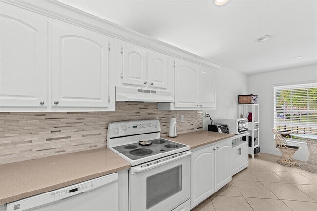 Building Photo - 5656 Via Delray Blvd