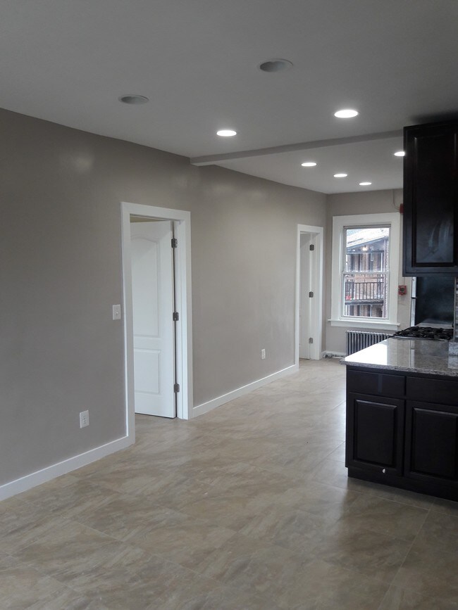 Building Photo - Courtyard Apartments