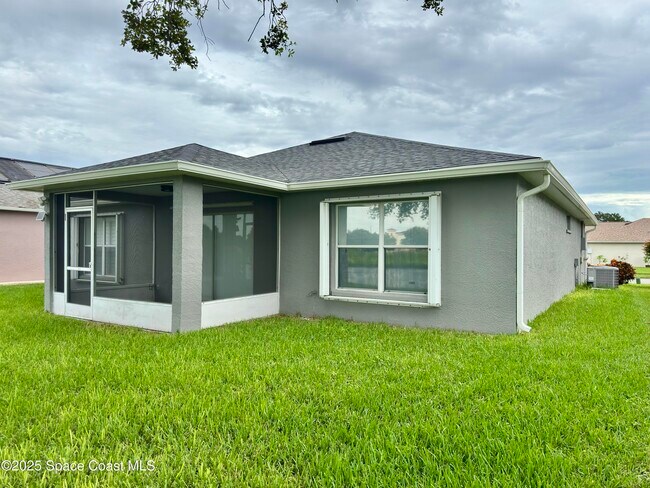 Building Photo - 210 Wickham Lakes Dr