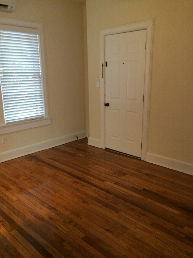 Building Photo - Margaret's Manor 919-A