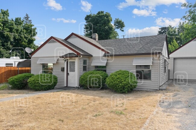 Building Photo - 1419 S Helena St