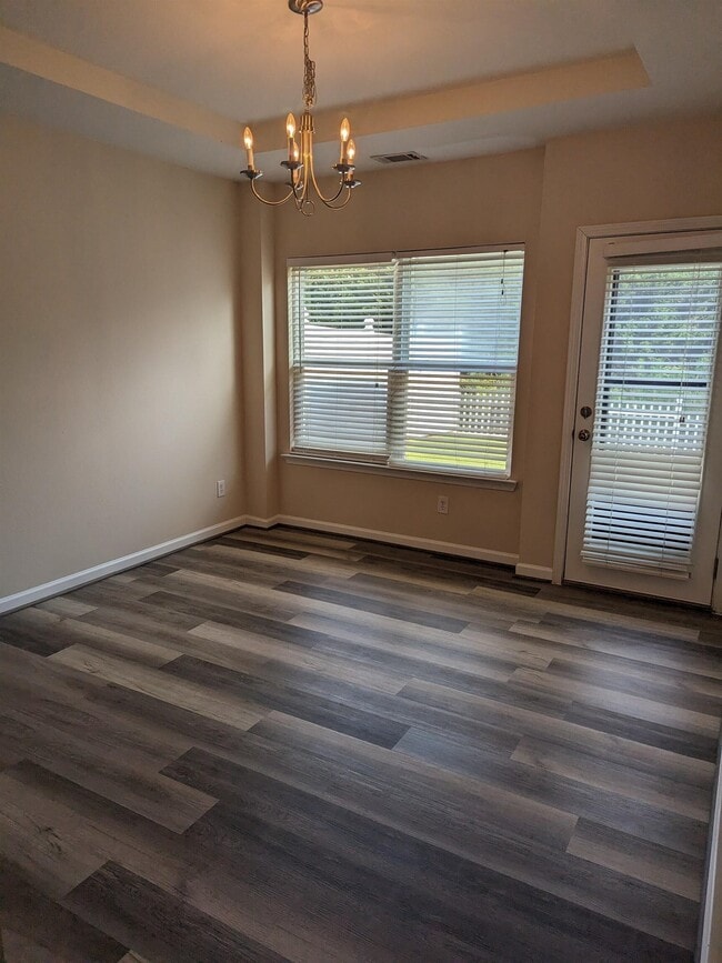 Building Photo - 155 Oakmont Dr