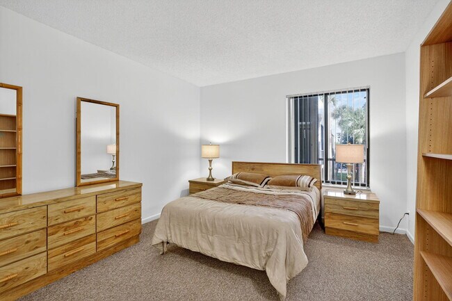 Building Photo - 5220 Las Verdes Cir