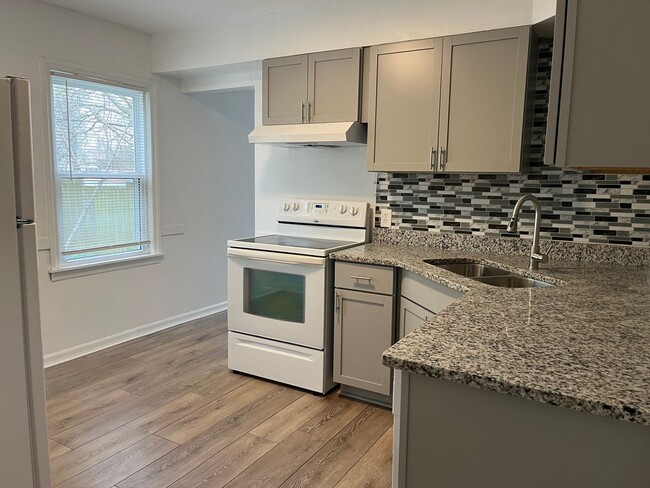 Building Photo - Beautiful Renovated 2 bedroom!