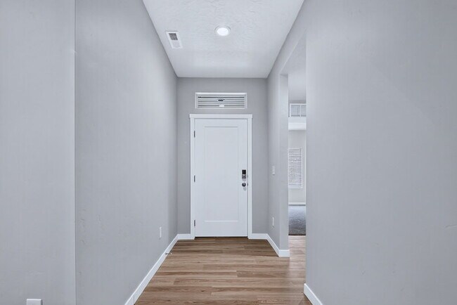 Building Photo - 297 N Madrone Ave