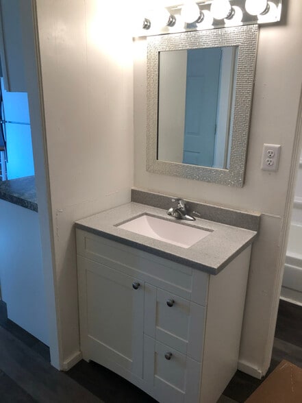 Building Photo - 2202 Fargo Ave