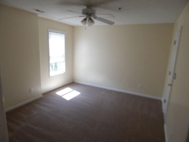 Building Photo - 2 bedroom 2 bath condo in Cape Cottages, Community Pool, Dog Park, Basketball Court,