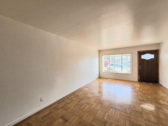 Building Photo - Lovely home in Daly City