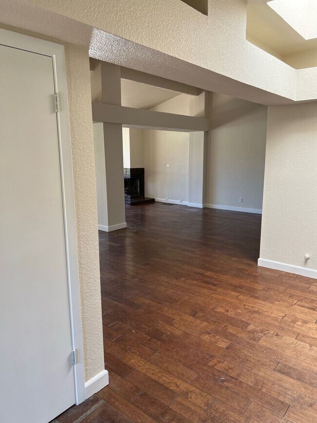 Building Photo - Stunning Views! Lake front 3 bed/2ba Home in Stonegate Community!