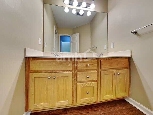 Building Photo - 2738 Seastrand Ln