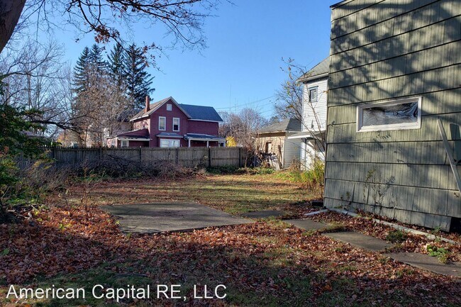 Building Photo - 5 br, 1.5 bath House - 202 Harmon St