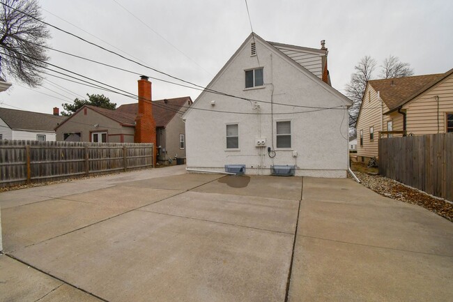 Building Photo - Cozy & Fully Furnished 1-Bedroom Near Sanf...